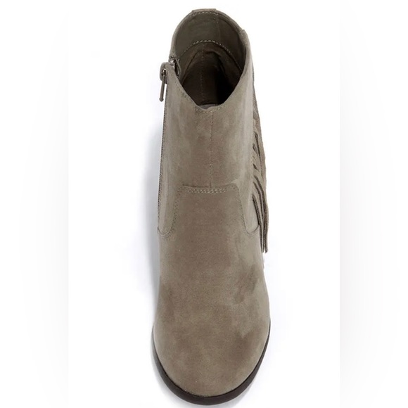 Madden Girl (size 8) Taupe Fringe Booties with Heels - Picture 3 of 16